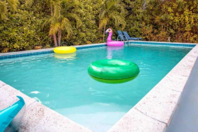 HOUSE WITH POOL and BBQ, 12 MIN to the BEACH